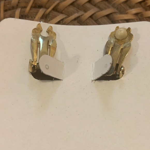 🌻2 for $15🌻 Vintage Clip-On Earrings - Picture 4 of 4